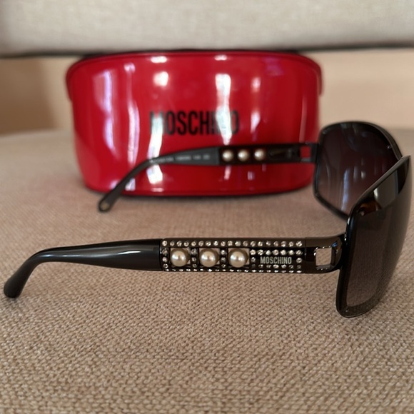 Authentic Moschino pearl trim black sunglasses. Gently used. - Picture 2 of 7